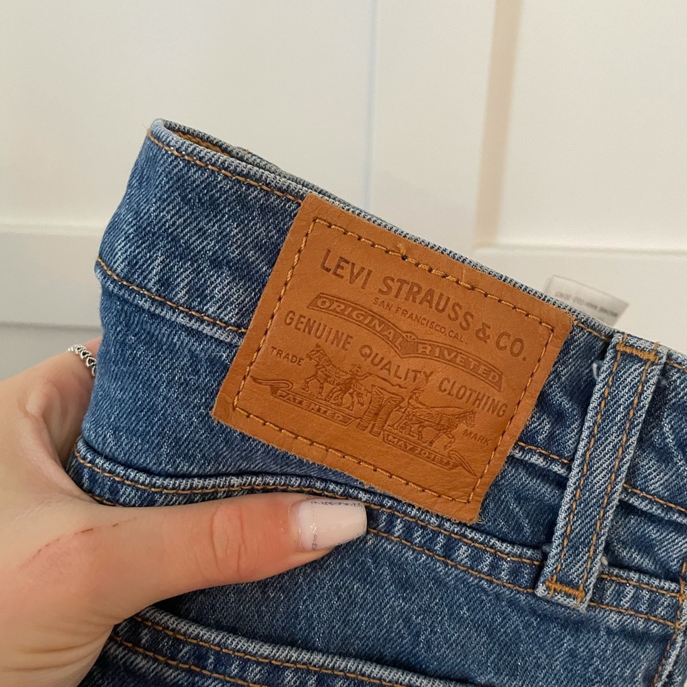 Levi’s woman jeans, waist 25